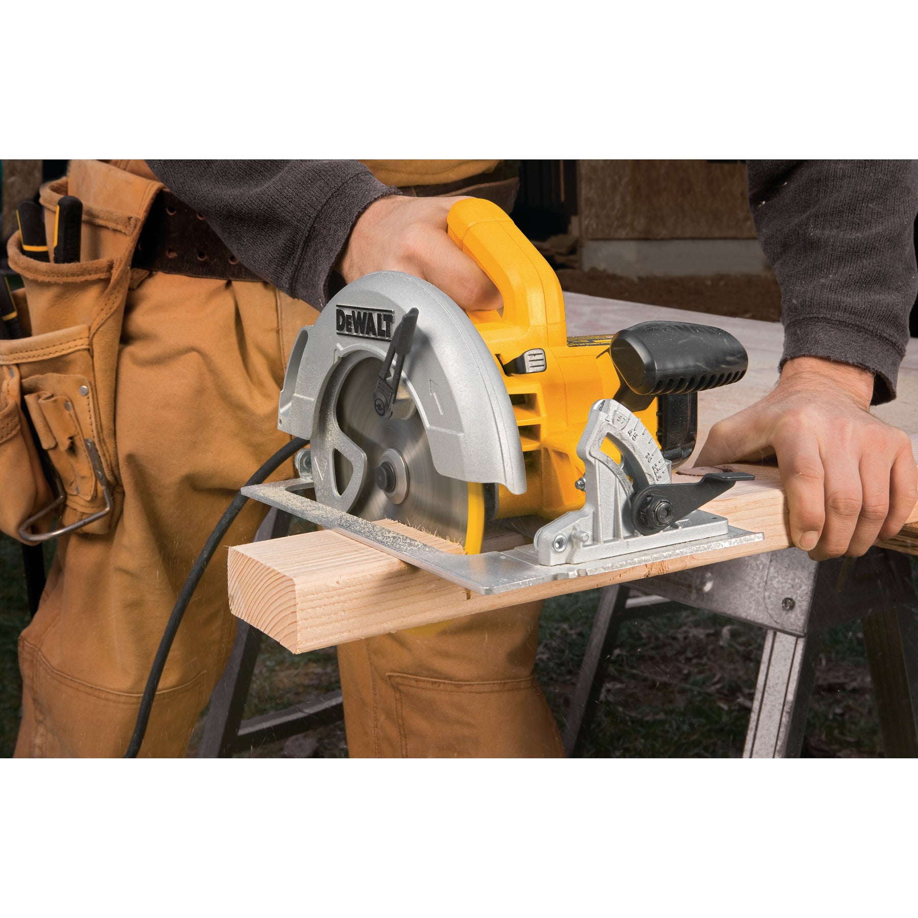 DEWALT 7-1/4" Lightweight Circular Saw DWE575