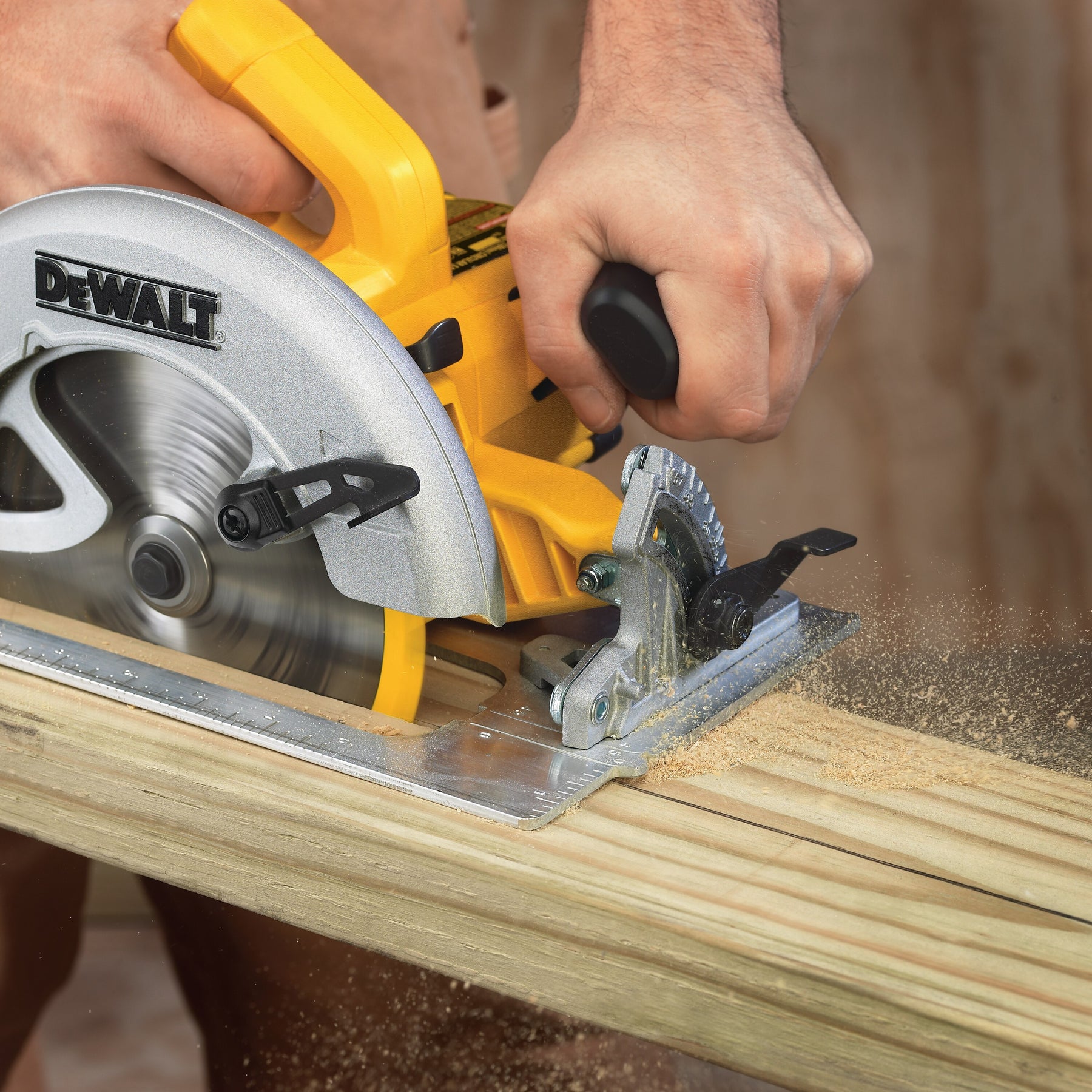 DEWALT 7-1/4" Lightweight Circular Saw DWE575